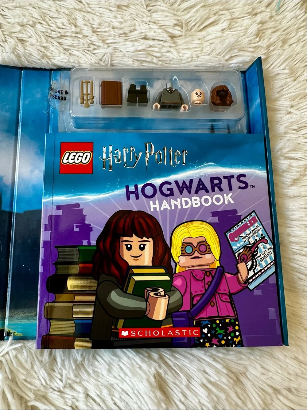 LEGO Harry Potter Hogwarts Handbook Hermione Minifigure Scholastic 2019 Complete